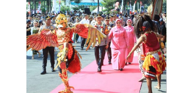 Tari Beskalan Asal Malang, Sambut Kedatangan Kapolda Jatim yang Baru Tari Beskalan Asal Malang, Sambut Kedatangan Kapolda Jatim yang Baru