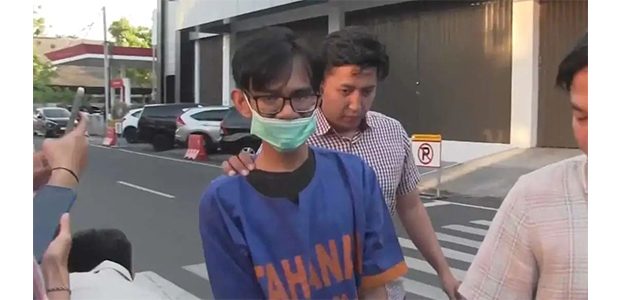 Cinta Tak Terbalas, Bujangan ini Teror Teman SMP-nya Hingga 10 Tahun Cinta Tak Terbalas, Bujangan ini Teror Teman SMP-nya Hingga 10 Tahun