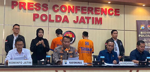 2 Hacker yang Retas Website Pemprov Jatim dan ITS Ditangkap 2 Hacker yang Retas Website Pemprov Jatim dan ITS Ditangkap