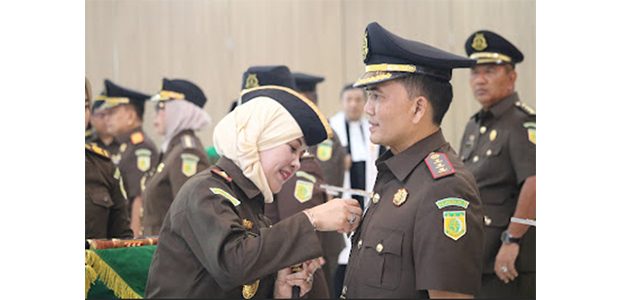 Kajati Jatim Pimpin Sertijab Wakajati, Asisten dan 12 Kajari Kajati Jatim Pimpin Sertijab Wakajati, Asisten dan 12 Kajari