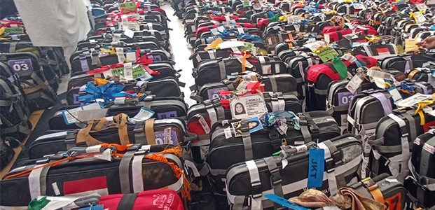 Hmm, Seorang Jemaah Haji Asal Embarkasi Surabaya Kedapatan Bawa 2 Koper Berisi Rokok Hmm, Seorang Jemaah Haji Asal Embarkasi Surabaya Kedapatan Bawa 2 Koper Berisi Rokok