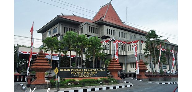 Penghitungan Manual Dapil IX Selesai, 4 Petahana dan 8 Pendatang Baru Lolos ke DPRD Jatim Penghitungan Manual Dapil IX Selesai, 4 Petahana dan 8 Pendatang Baru Lolos ke DPRD Jatim