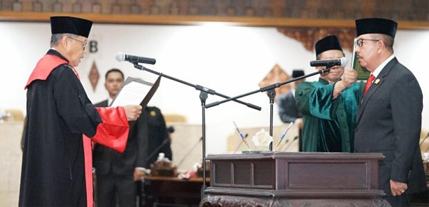Gantikan Sahat Tua yang Tersangkut Kasus Hukum, Estu Hari Subagio Resmi Jadi Wakil Ketua DPRD Jatim Gantikan Sahat Tua yang Tersangkut Kasus Hukum, Estu Hari Subagio Resmi Jadi Wakil Ketua DPRD Jatim