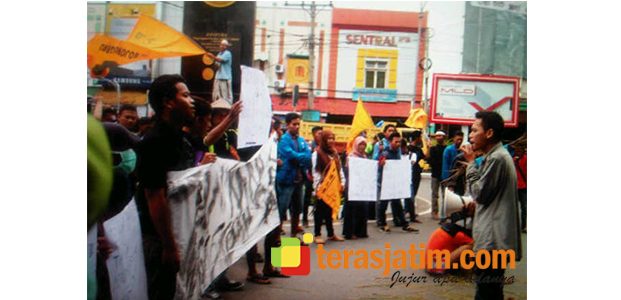 Harga Gabah Tak sesuai HPP, Aktivis Mahasiswa Bojonegoro Turun Jalan Harga Gabah Tak sesuai HPP, Aktivis Mahasiswa Bojonegoro Turun Jalan