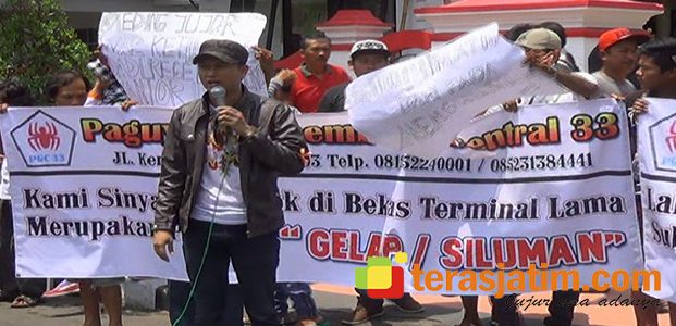 Blitar, Aksi Penolakan Pembangunan Pasar, Tegang Blitar, Aksi Penolakan Pembangunan Pasar, Tegang