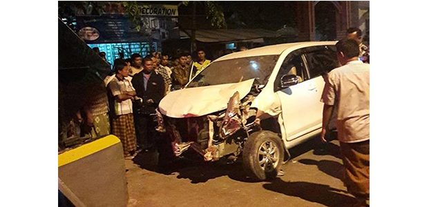 Kondisi mabuk, Pengemudi Avanza Tabrak 5 Motor dan 1 Rumah Kondisi mabuk, Pengemudi Avanza Tabrak 5 Motor dan 1 Rumah