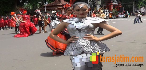 Baju Pesta Dari Bahan Sampah Baju Pesta Dari Bahan Sampah