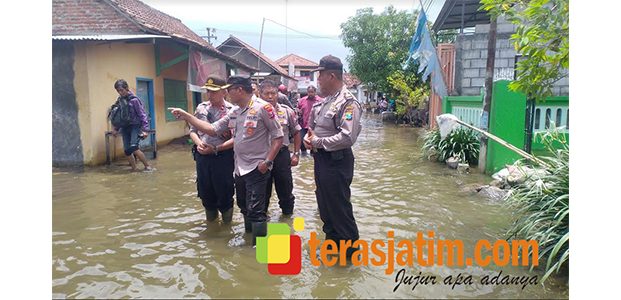 Banjir Sebulan Tak Surut, Kapolresta Sidoarjo Yang Baru Tinjau Lokasi Banjir Sebulan Tak Surut, Kapolresta Sidoarjo Yang Baru Tinjau Lokasi
