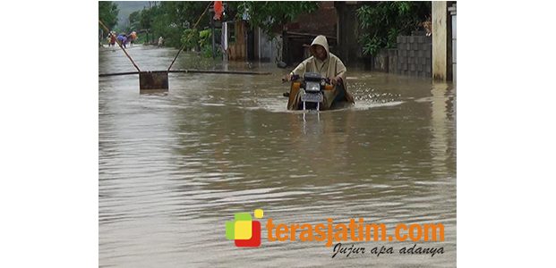Tanggul Sungai Unut Jebol, Banjir Bandang Kembali Terjang Sutojayan Blitar Tanggul Sungai Unut Jebol, Banjir Bandang Kembali Terjang Sutojayan Blitar