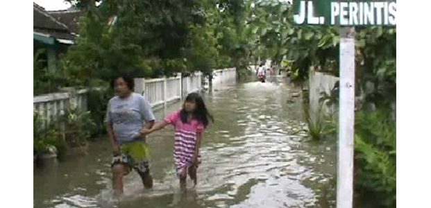 Babat Banjir, Pemkab Dianggap Kurang Sigap