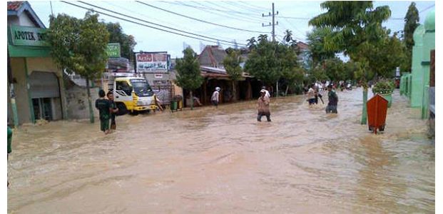 Lebih Dari 11 Ribu KK di Sampang, Terdampak Banjir Lebih Dari 11 Ribu KK di Sampang, Terdampak Banjir