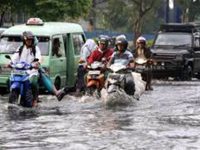 Hujan Deras, Jalan di Kawasan Elite Surabaya Timur Kebanjiran