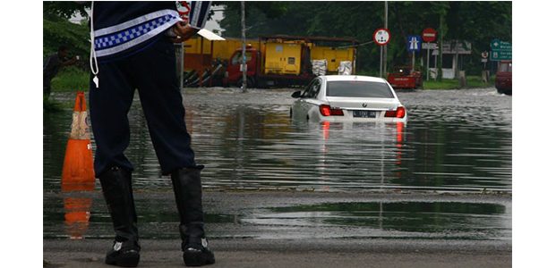 Hujan 4 Jam Non Stop, Sidoarjo Banjir Hujan 4 Jam Non Stop, Sidoarjo Banjir