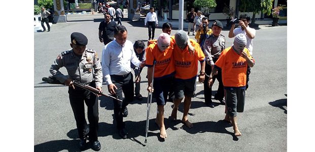 Bapak dan Anak di Ponorogo Kompak Lakukan Pencurian Bapak dan Anak di Ponorogo Kompak Lakukan Pencurian