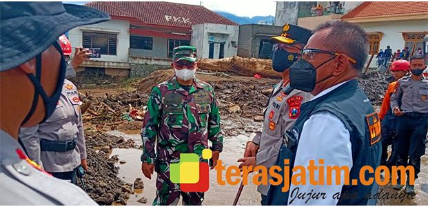 Kasdam Tinjau Lokasi Pasca Banjir Bandang di Bumiaji Kota Batu Kasdam Tinjau Lokasi Pasca Banjir Bandang di Bumiaji Kota Batu