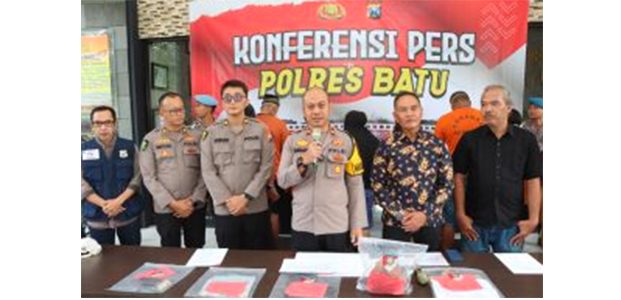 Polres Batu Ungkap Kasus Perdagangan Bayi Polres Batu Ungkap Kasus Perdagangan Bayi