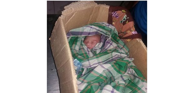 Warga Tugu Trenggalek Temukan Bayi Perempuan Dalam Kardus Warga Tugu Trenggalek Temukan Bayi Perempuan Dalam Kardus