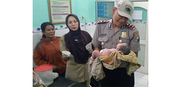 Bayi Baru Dilahirkan Dibuang di Rumah Bidan Bayi Baru Dilahirkan Dibuang di Rumah Bidan