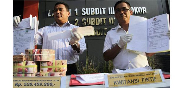 Kasus Korupsi Dana Hibah, Ketua Bawaslu Jatim Kembali Diperiksa Kasus Korupsi Dana Hibah, Ketua Bawaslu Jatim Kembali Diperiksa