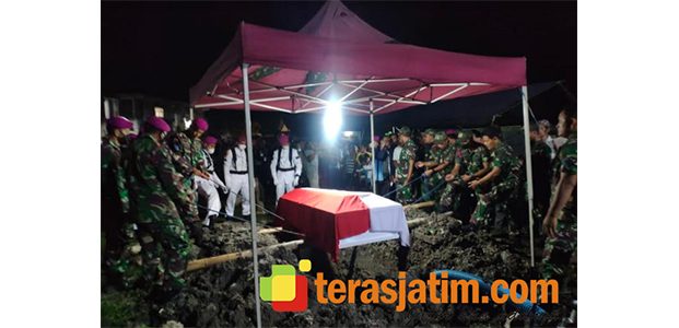 Jenazah Prajurit Dwi Miftahul Achyar yang Gugur di Nduga Papua, Dimakamkan di Babat Lamongan Jenazah Prajurit Dwi Miftahul Achyar yang Gugur di Nduga Papua, Dimakamkan di Babat Lamongan