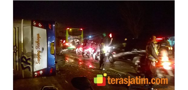Tabrak Truk Tangki, Bis Sugeng Rahayu Terguling di Jombang Tabrak Truk Tangki, Bis Sugeng Rahayu Terguling di Jombang