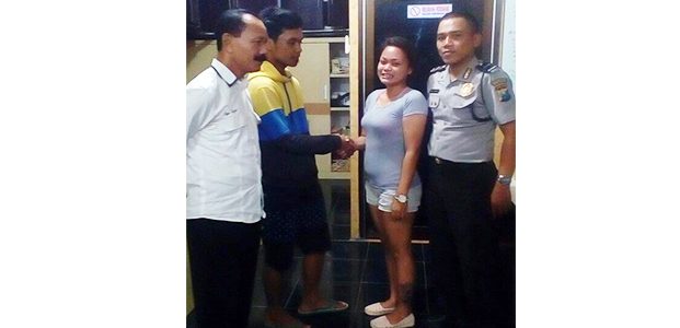 Tak Terima Temannya Ditampar, Wanita ini Cakar Pacarnya Tak Terima Temannya Ditampar, Wanita ini Cakar Pacarnya