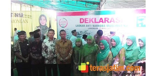 Menteri Sosial Hadiri Deklarasi ‘Laskar Anti Narkoba’ PC Muslimat Lamongan Menteri Sosial Hadiri Deklarasi ‘Laskar Anti Narkoba’ PC Muslimat Lamongan