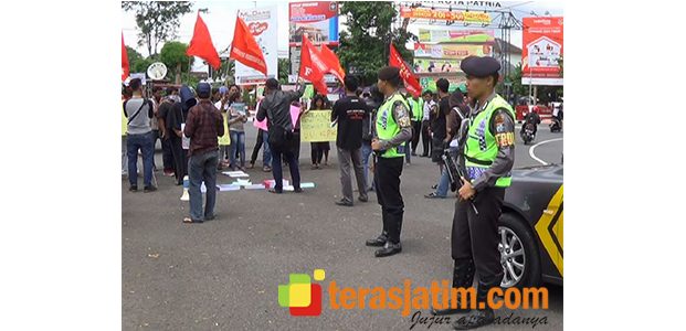 Mahasiswa di Sejumlah Daerah Gelar Demo Tolak Revisi UU KPK Mahasiswa di Sejumlah Daerah Gelar Demo Tolak Revisi UU KPK