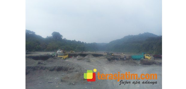 Kali Putih, Potret Dilema Pertambangan Pasir Rakyat di Kabupaten Blitar Kali Putih, Potret Dilema Pertambangan Pasir Rakyat di Kabupaten Blitar