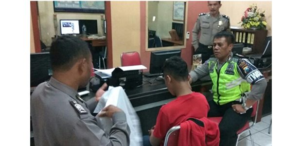 Nekad Curi Kotak Amal, ABG Asal Sooko Ponorogo Diamankan Polisi Nekad Curi Kotak Amal, ABG Asal Sooko Ponorogo Diamankan Polisi