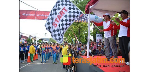 Ribuan Peserta Ikuti Gerak Jalan Mojokerto-Surabaya Ribuan Peserta Ikuti Gerak Jalan Mojokerto-Surabaya