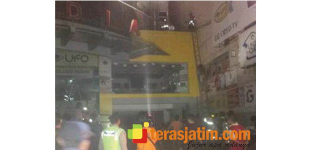 Toko Buku Gramedia Kediri Terbakar Toko Buku Gramedia Kediri Terbakar