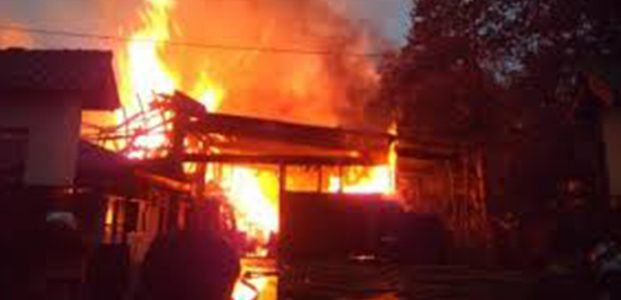 Akibat Putung Rokok, Gudang Terbakar Akibat Putung Rokok, Gudang Terbakar