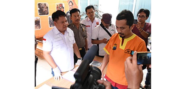 Bejat, Oknum Guru PNS di Kedungpring Lamongan Cabuli Puluhan Siswinya Bejat, Oknum Guru PNS di Kedungpring Lamongan Cabuli Puluhan Siswinya