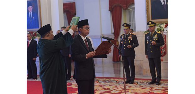 Firli Tersangka, Presiden Lantik Nawawi Pomolango Sebagai Ketua KPK Sementara Firli Tersangka, Presiden Lantik Nawawi Pomolango Sebagai Ketua KPK Sementara