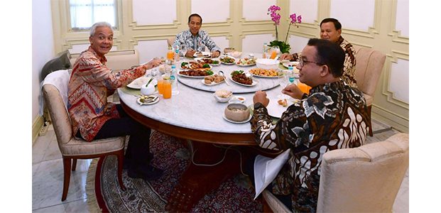 Presiden Ajak Makan Siang Bareng 3 Capres, Apa Saja yang Dibicarakan? Presiden Ajak Makan Siang Bareng 3 Capres, Apa Saja yang Dibicarakan?