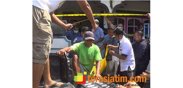 Ibu dan Anak Ditemukan Tewas di Rumah Kontrakan Seorang Pria di Kesamben Blitar Ibu dan Anak Ditemukan Tewas di Rumah Kontrakan Seorang Pria di Kesamben Blitar