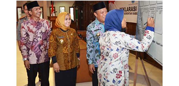 120 Calon Kades di Lamongan Gelar Ikrar Damai Bersama 120 Calon Kades di Lamongan Gelar Ikrar Damai Bersama
