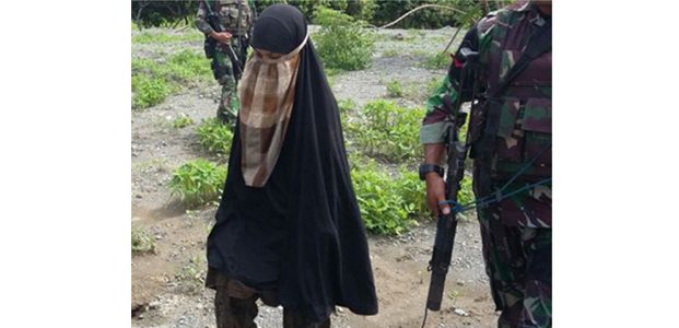 Diduga Tak Mampu Bertahan di Hutan, Istri Santoso Menyerahkan Diri Diduga Tak Mampu Bertahan di Hutan, Istri Santoso Menyerahkan Diri