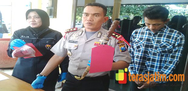 Tuban, Pelajar Dibacok Dengan Pedang Tuban, Pelajar Dibacok Dengan Pedang