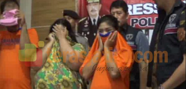 2 Ibu Rumah Tangga Gelapkan 8 Motor 2 Ibu Rumah Tangga Gelapkan 8 Motor