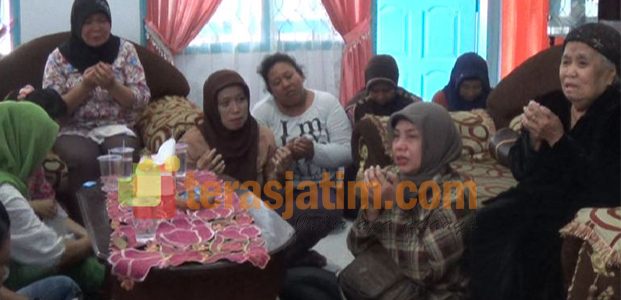 Keluarga Korban Pendaki Gunung Lawu Gelar Doa Bersama Keluarga Korban Pendaki Gunung Lawu Gelar Doa Bersama