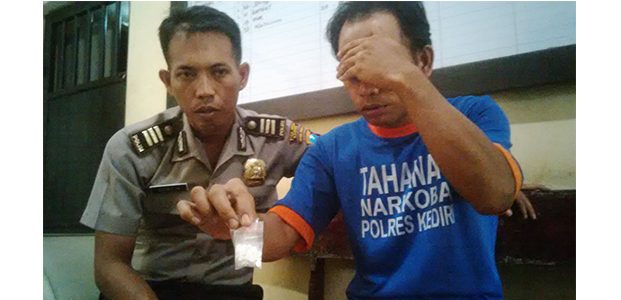 Beralasan Untuk Menambah Stamina, Kuli Bangunan Asal Kras Kediri ini Nge-Pil Beralasan Untuk Menambah Stamina, Kuli Bangunan Asal Kras Kediri ini Nge-Pil