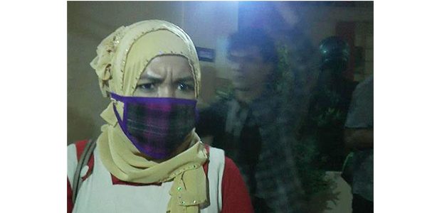 Istri Kedua Dimas Kanjeng Taat Pribadi, Diperiksa Selama 9 Jam di Polda Jatim Istri Kedua Dimas Kanjeng Taat Pribadi, Diperiksa Selama 9 Jam di Polda Jatim