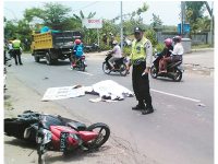 Warga Kapas Bojonegoro, Tewas Terlindas Trailer di Parengan Tuban