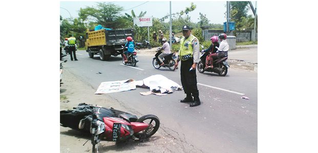 Warga Kapas Bojonegoro, Tewas Terlindas Trailer di Parengan Tuban Warga Kapas Bojonegoro, Tewas Terlindas Trailer di Parengan Tuban