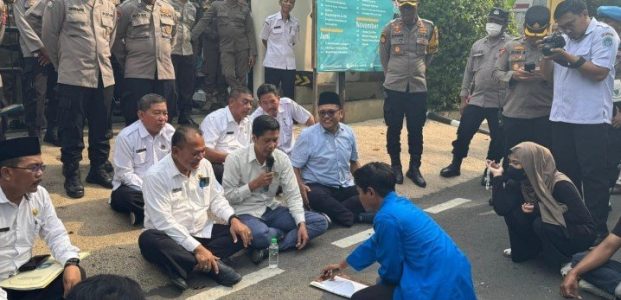 Soroti Kebijakan Pendidikan di Lamongan, Mahasiswa Datangi Gedung DPRD Soroti Kebijakan Pendidikan di Lamongan, Mahasiswa Datangi Gedung DPRD