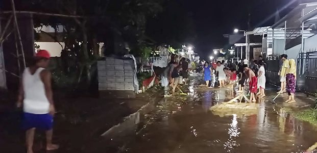 Sungai Menjangan Meluap, 94 KK di Desa Kutorenon Lumajang Kebanjiran Sungai Menjangan Meluap, 94 KK di Desa Kutorenon Lumajang Kebanjiran