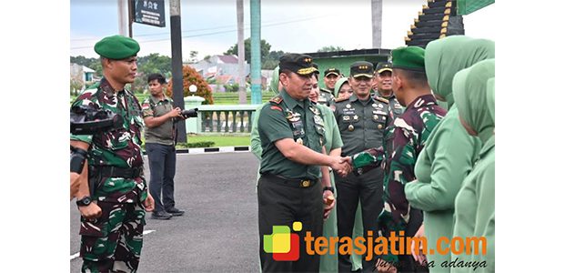 Kunjungi Lumajang, Pangdam Brawijaya Ingatkan Netralitas TNI Kunjungi Lumajang, Pangdam Brawijaya Ingatkan Netralitas TNI