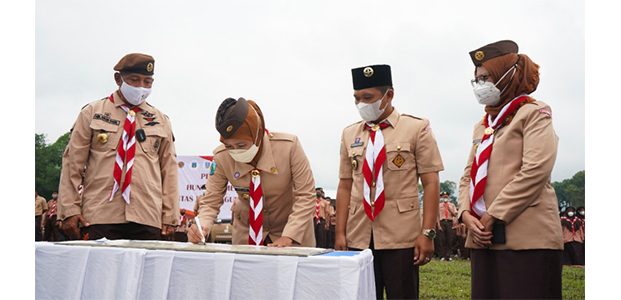 Gubernur Resmikan Huntara Bagi Korban Erupsi Semeru di Sumbermujur Lumajang Gubernur Resmikan Huntara Bagi Korban Erupsi Semeru di Sumbermujur Lumajang